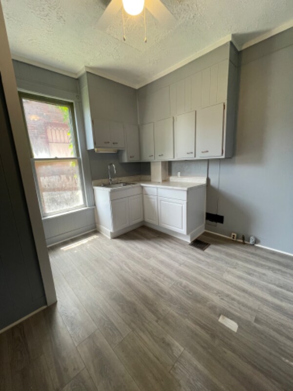 305 Locust St, Coshocton, OH 43812 - photo 2