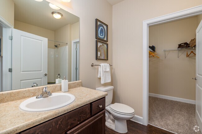 2BR, 2BA - 1,255SF - Primary Bathroom