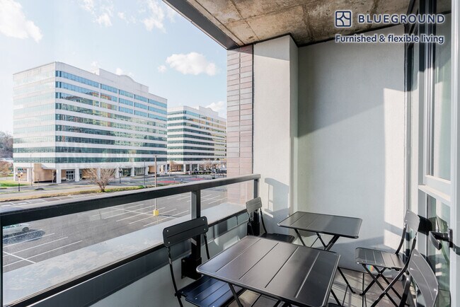 3030 Potomac Ave unit FL3-ID1031, Arlington, VA 22202 - photo 4