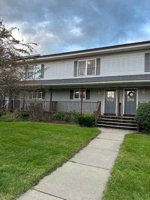 10 Lyon Ln, Essex Junction, VT 05452 - photo 1