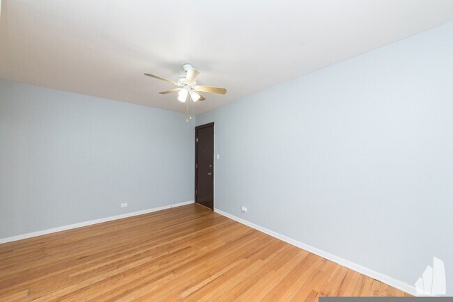 3257 W Wrightwood Ave unit 3257-2D, Chicago, IL 60647 - photo 3