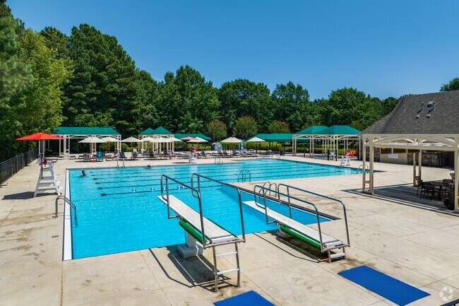 Chenal Valley Country Club offers members many amenities, such as a lavish pool for swimming.