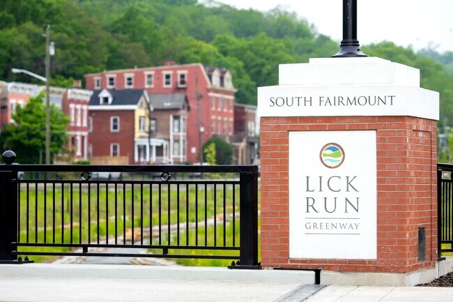 The Woods of Wyoming, Cincinnati, OH 45214 - photo 2