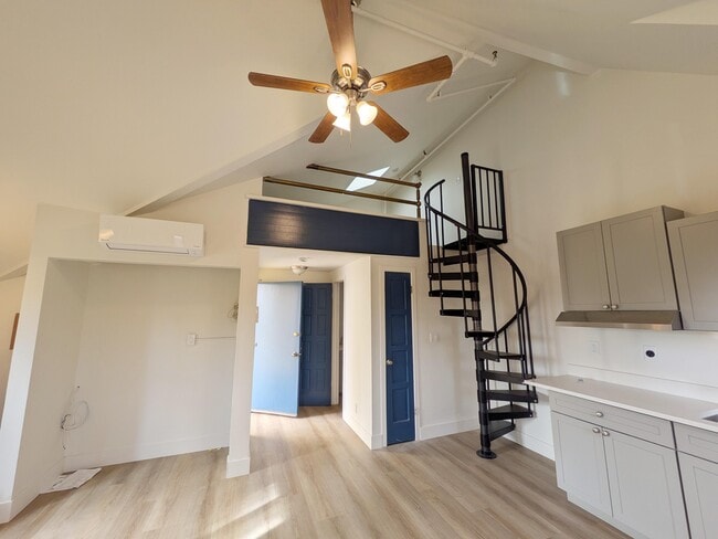 Elmwood Village, Berkeley, CA 94705 - photo 4