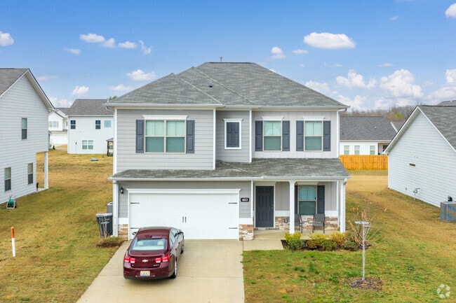 New traditional style houses are common in Harpersville.