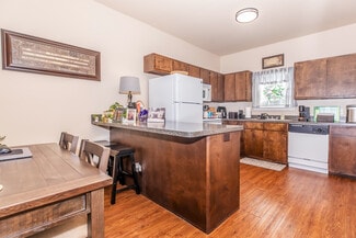 409 Nacogdoches St, Center, TX 75935