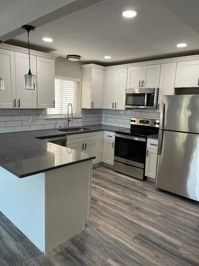 216 S Clay Ave Unit 2S, Kirkwood, MO 63122