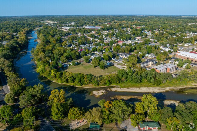 Bend of the River sits along the Mississinewa River.