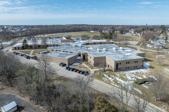 Reagan Middle School welcomes kids form Grand Detour, and scores a C+ on Niche.