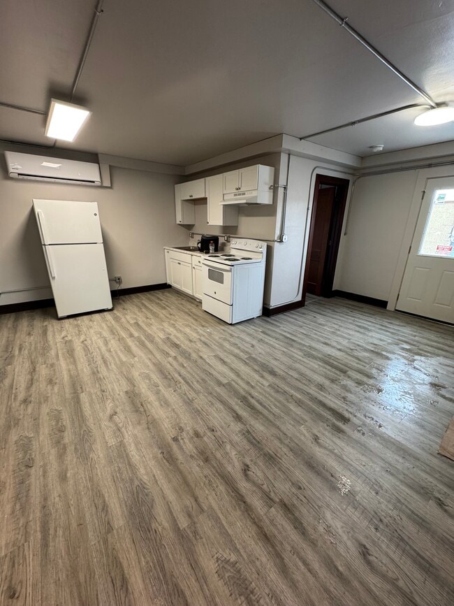 814 Clinton St unit B, Ottawa, IL 61350 - photo 4