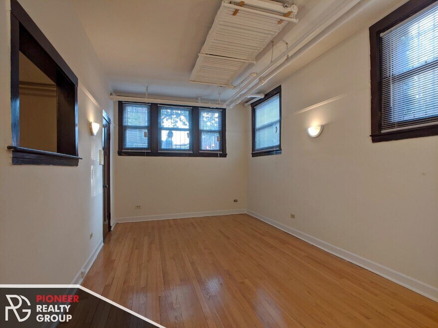 820 W Waveland Ave unit 816-11, Chicago, IL 60613 - photo 1