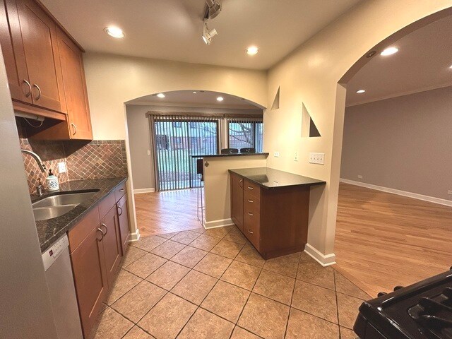 733 Plum Tree Ct, Wheeling, IL 60090 - photo 4