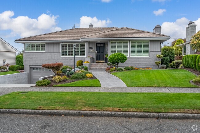 Single family homes in Olympic Manor have beautifully kept front yards.