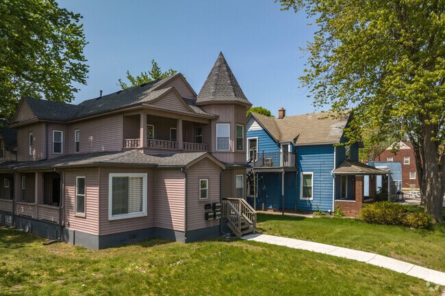 Victorian and bungalow-style homes are common throughout Ecorse.