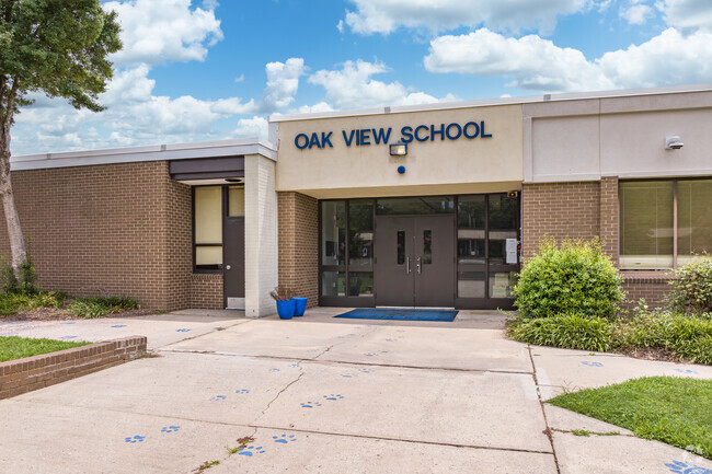 Oak View Elementary School receives a C+ on Niche.
