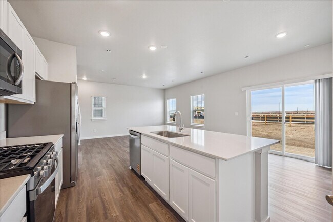 9372 Ceylon St, Commerce City, CO 80022 - photo 4