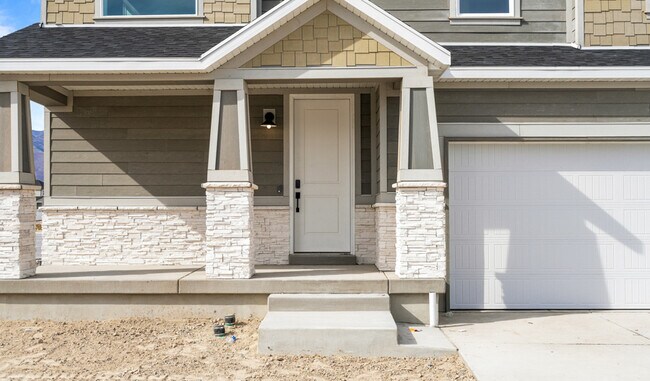 5463 N Saddle Stone Dr, Eagle Mountain, UT 84005 - photo 2