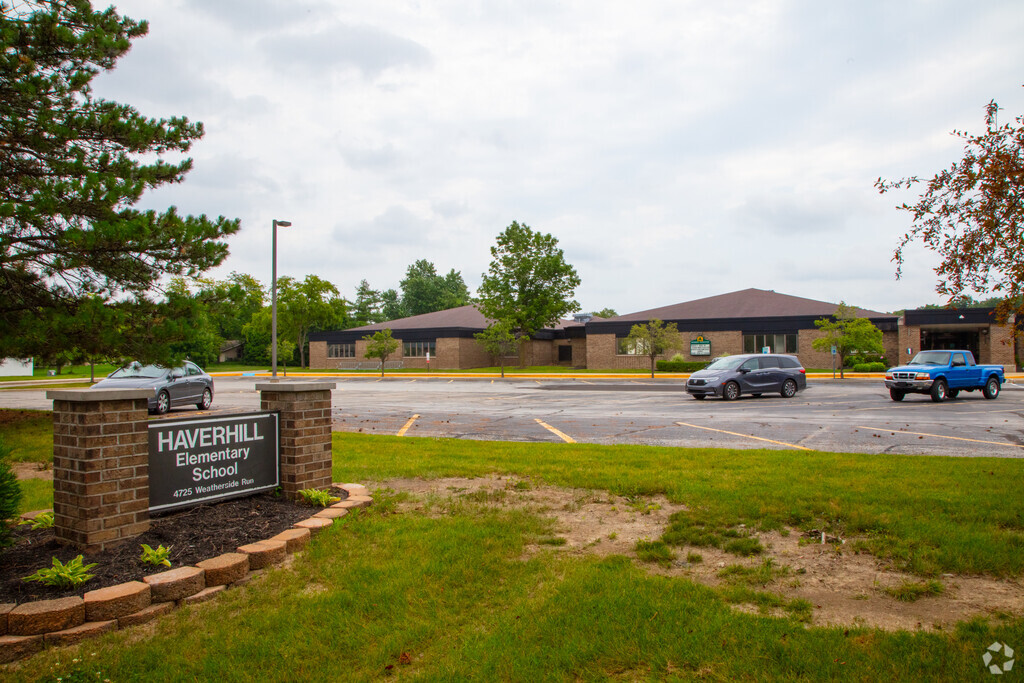 Haverhill Elementary School sign and building in Southwest Fort Wayne.