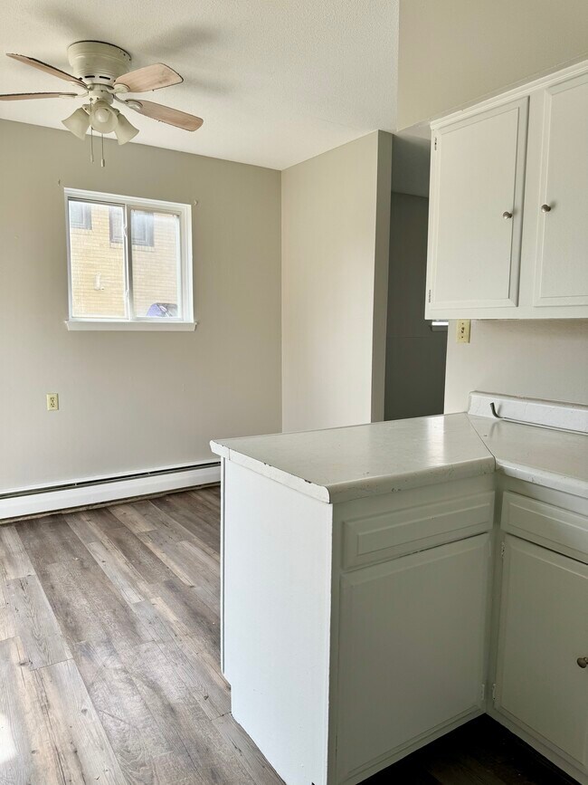 1921 E 33rd St, Des Moines, IA 50317 - photo 6