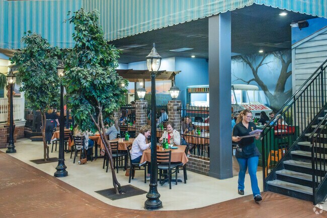 There is a plethora of dining options around Windsor Forest.