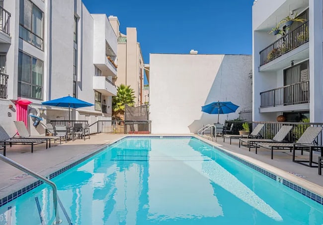 906 N Doheny Dr unit 322, West Hollywood, CA 90069 - photo 6