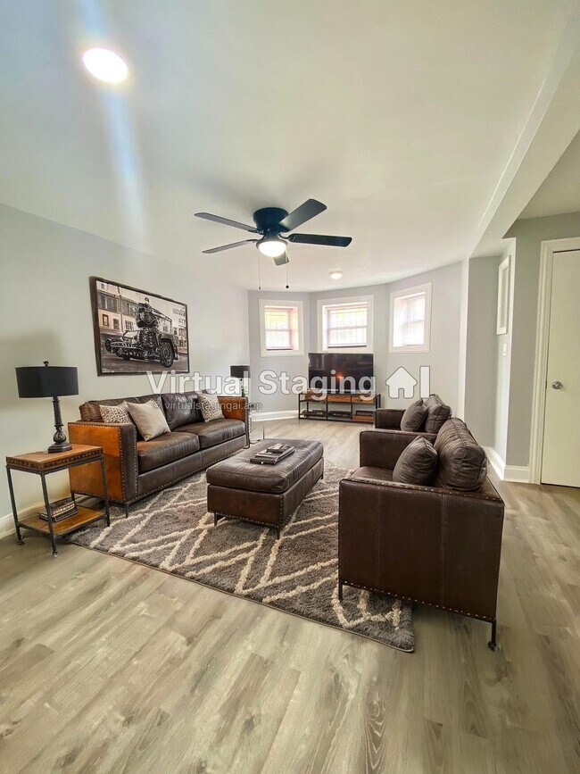 900 W Montrose Ave, Chicago, IL 60613