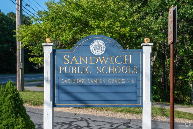 Welcome to the Oak Ridge School in Sandwich.