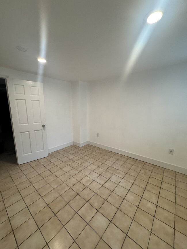 311 19th St unit Basement, Union City, NJ 07087 - photo 3