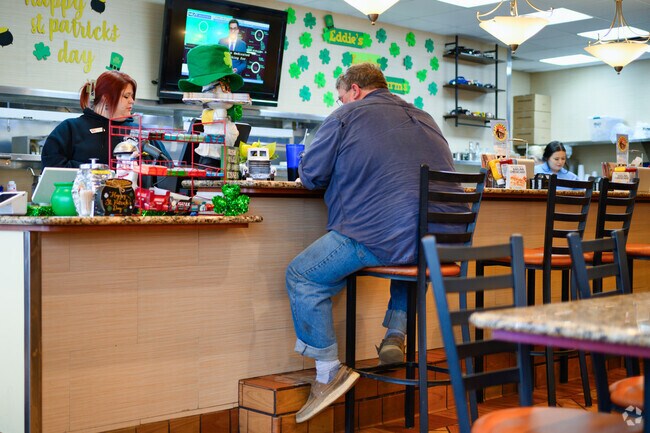 Riverview dining includes local favorites like Parthenon and Zorba’s.