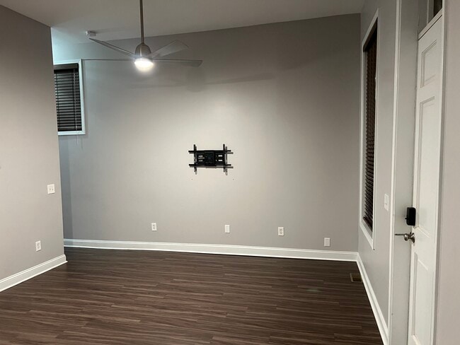 631 Bakewell St unit 631 Bakewell Apt 1, Covington, KY 41011 - photo 4