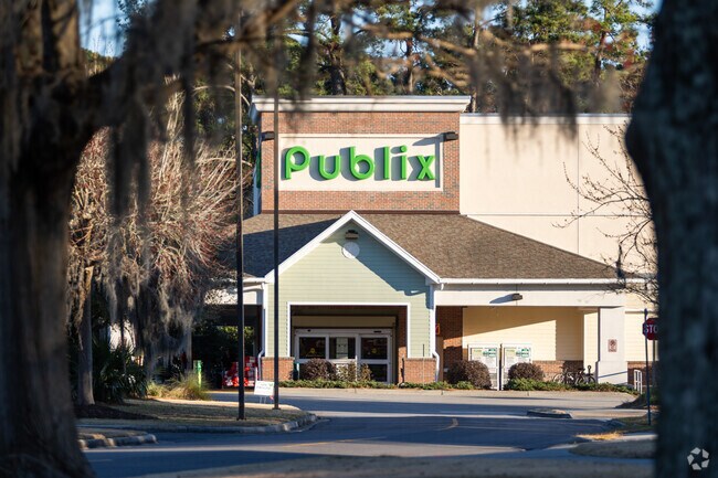 Skidaway Island residents can pick up all the essentials at Publix.