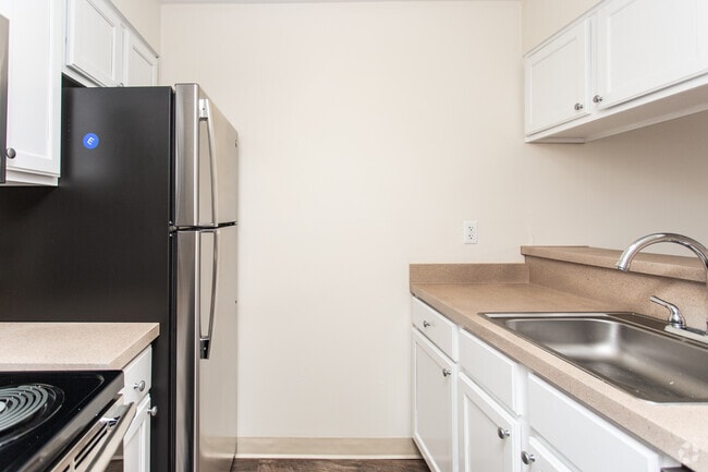 1BR, 1BA - 600 SF - Remodeled Dennison