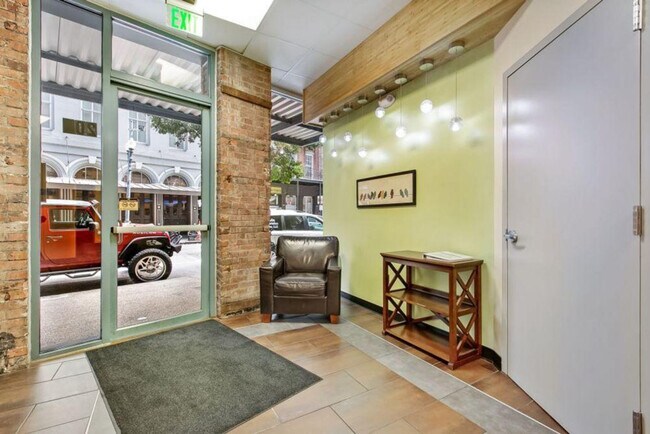 201 Magazine St unit ID1251933P, New Orleans, LA 70130 - photo 7