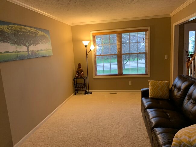 11005 N Waterton, Dunlap, IL 61525 - photo 3