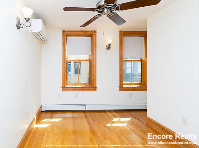 27 Phillips St unit 3, Boston, MA 02114 - photo 7