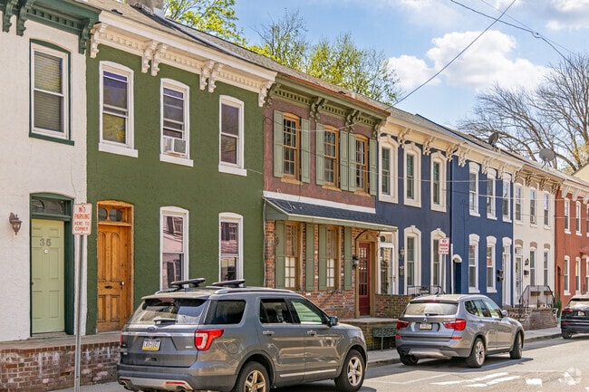 Historic townhomes in every shade and style line Lambertville’s peaceful blocks, offering walkable charm and a daily invitation to slow down and savor.
