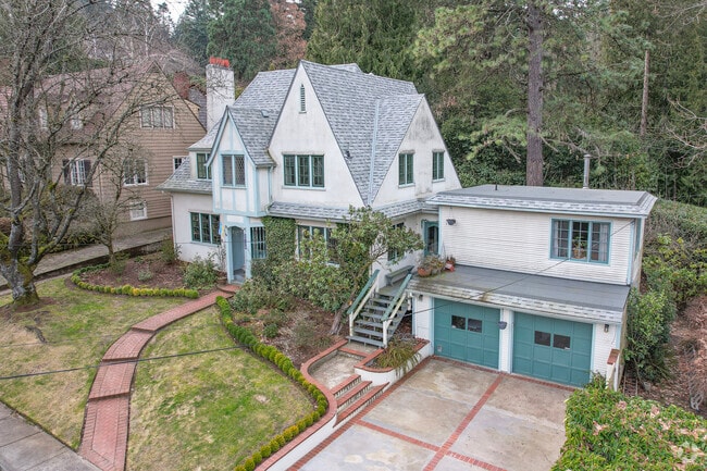 White Bungalow is located in Southwest Hills, Portland, Oregon.