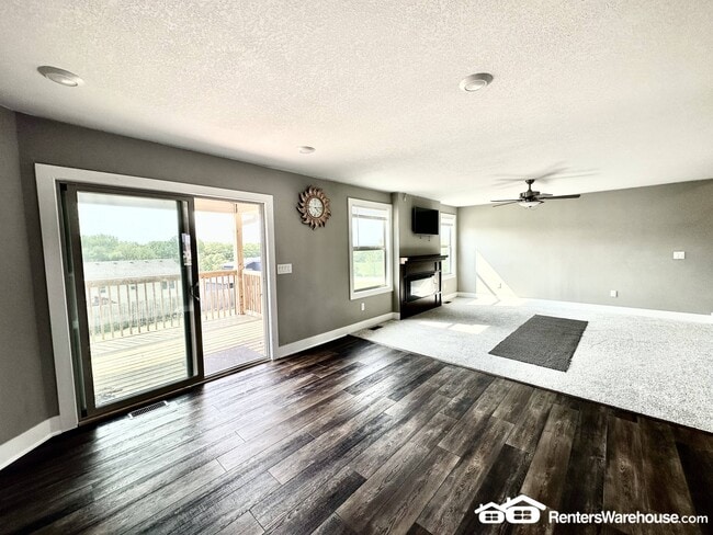 5308 St Andrews Cir, Des Moines, IA 50320 - photo 2