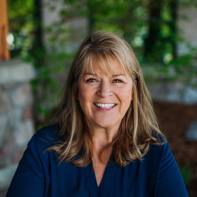 Nannette Saint
