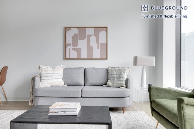 808 W Van Buren St unit FL6-ID530, Chicago, IL 60661 - photo 2