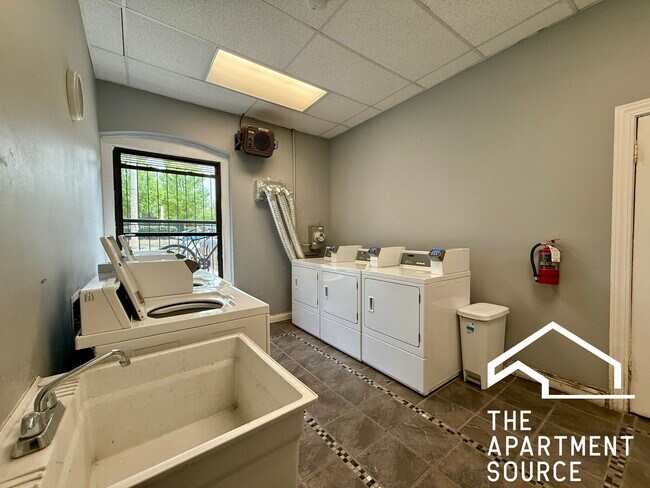 631 W Barry Ave unit 204, Chicago, IL 60657 - photo 7