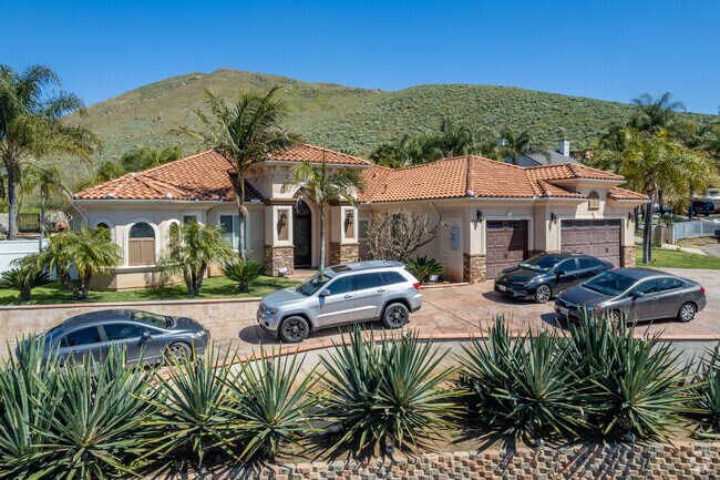 Two-story Spanish Colonial Ranches from the mid-2010s are popular in Glen Avon.