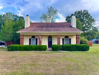 56 Shelton Dr, Columbus, MS 39705