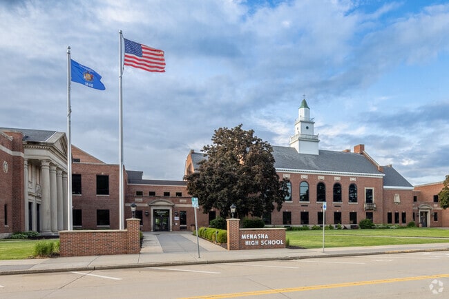 Menasha High School scores a B+ from Niche.