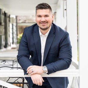 Agent Photo