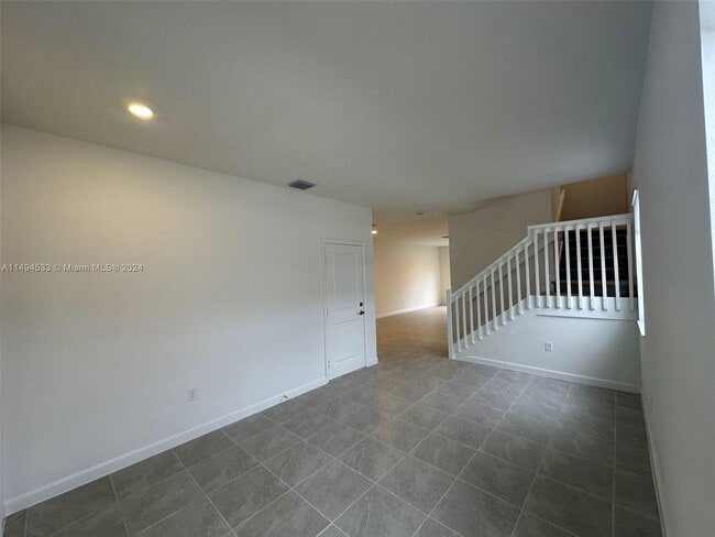 16223 SW 289th St, Homestead, FL 33033 - photo 2