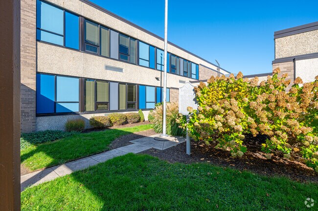 Fort Wayne's Bloomingdale Elementary School receives an Overall Niche Grade of C.