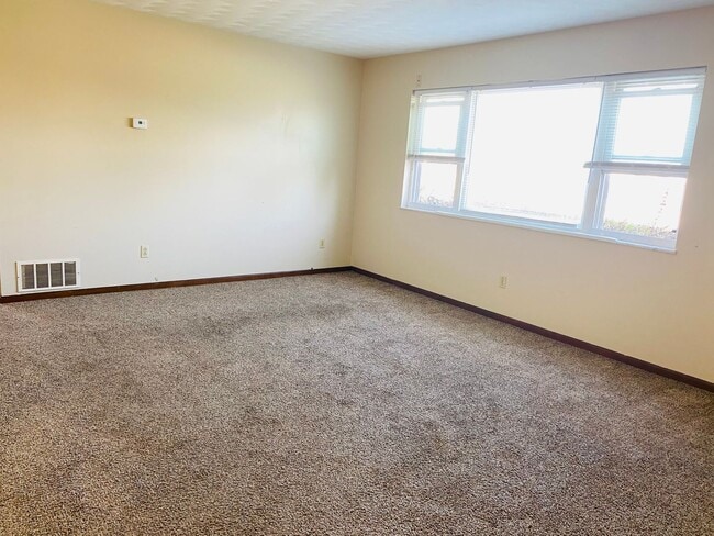 805 Mitchell Ave unit . 5, Beverly, OH 45715 - photo 4