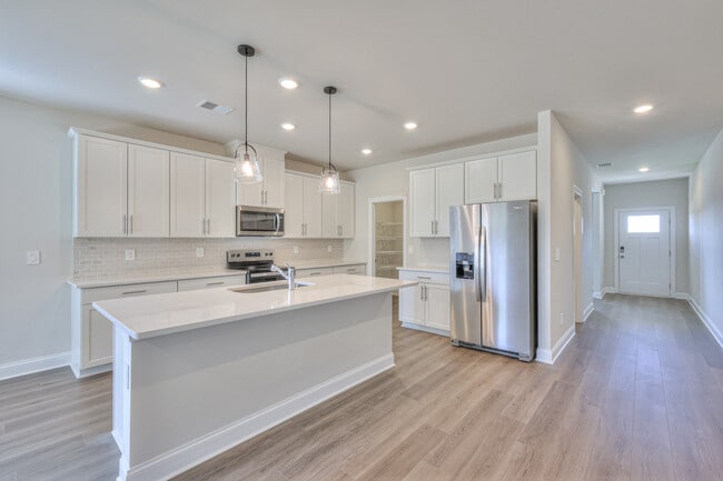 1247 Bluffton Cir, Clarksville, TN 37043 - photo 5