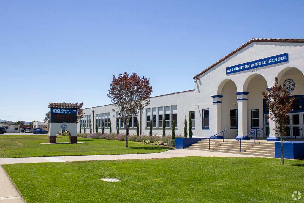 Washington Middle School provides education to the little residents in
South Salinas